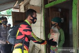 Polres Bangka Barat salurkan bantuan sembako di dua kecamatan