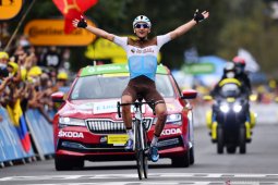 Tour de France: Peters menangi etape delapan saat Pinot kehilangan asa