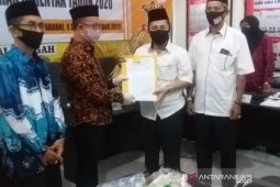 Video-Sabil didukung koalisi besar, KPU HST serahkan tanda terima pendaftaran