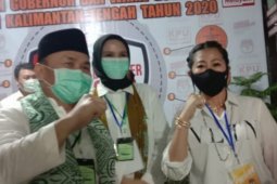 "Wanita Emas" antar Sugianto-Edy mendaftar Pilkada Kalteng