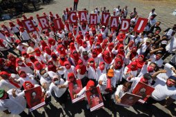 Kreativitas gerakan para relawan paslon Eri-Armuji bermunculan di Surabaya