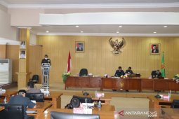 Wawali hadiri paripurna pemandangan umum fraksi DPRD