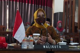 Wali Kota Mojokerto Ning Ita bekali siswa SMP pengetahuan ekonomi kreatif