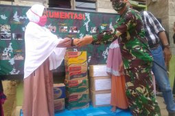 Personil Korem 011/Lilawangsa patungan dana bangun rumah janda korban kebakaran