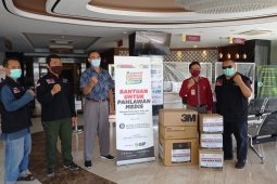 ACT dan BI Jatim salurkan APD untuk tenaga kesehatan