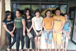 Usai nikmati uang curian, enam waria dan seorang wanita diamankan Polsek Binjai Timur