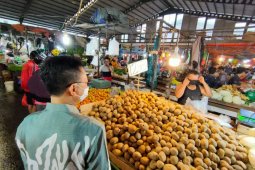 Pemkot Pontianak sosialisasikan wajib pakai masker di pasar tradisional