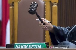 Eksepsi terdakwa kasus Tipikor reboisasi Kapuas Hulu ditolak majelis hakim