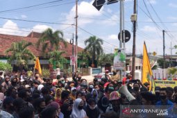 Petani dan PMII Jember demo tolak  relokasi saluran irigasi