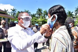 Tak kenal kata menyerah melawan  COVID-19