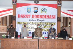 Penandatanganan pakta integritas Pilkada Situbondo aman dan taat protokol COVID-19
