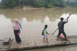 Penyeberangan Sungai Ciujung Lebak perlu alat keselamatan