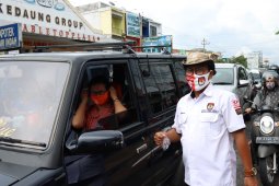 KPU Jambi sebar brosur berisi informasi pilkada serentak, minta warga siapkan masker untuk ke TPS