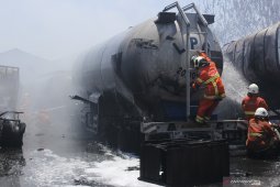 Lima truk tangki terbakar