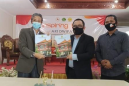 Stafsus Presiden dan STAHN Mpu Kuturan bekerja sama lestarikan lontar