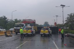 Kecelakaan di Tol Jagorawi akibat bus Kemenhan tabrak pembatas