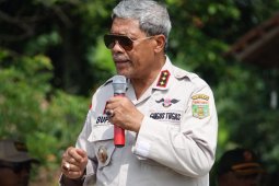 Bupati Lampung Tengah sumbang 100 sak semen untuk pembangunan goromg-gorong