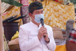 Jelang Galungan, Bupati Klungkung doakan masyarakat sehat lewat Ngaturang 'Guru Piduka'