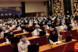 Peserta tes SKB wajib pakai sarung tangan lateks dan faceshield