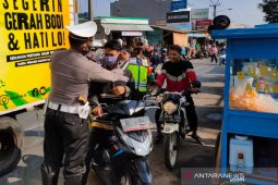 Petugas gabungan di Garut razia wajib pakai masker