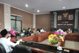 Bawaslu Jember tidak temukan unsur pelanggaran wabup antar petahana daftar pilkada