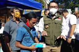 Gubernur Ridwan Kamil beri hadiah telepon pintar untuk warga viralkan "odading"