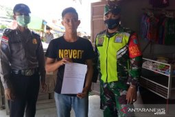 Babinsa razia masker dukung memutus penyebaran COVID-19 di perbatasan