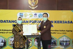 Peluncuran program kuliah gratis Pemkab Serang berlangsung haru