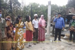 Bupati Balangan serahkan bantuan untuk korban kebakaran