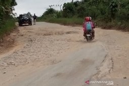 Kerusakan jalan di wilayah calon ibu kota negara mulai diperbaiki