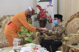 Kedatangan Menteri Desa-PDTT di Gorontalo disambut adat Mopotilolo
