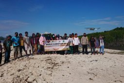 Japesda dan warga bersih-bersih pantai peringati "World Cleanup Day"