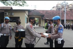 Kapolres Tebing Tinggi serahkan APD PAM Pilkada 2020