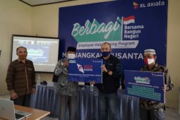 Gelar program "Bersama Bangun Negeri", karyawan XL Axiata salurkan donasi pendidikan di Aceh