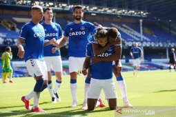 Everton puncaki klasemen menjelang "big match" Chelsea lawan Liverpool