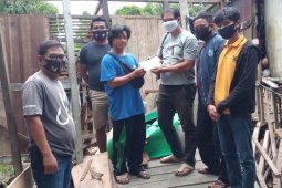 Jurnalis di Kapuas Hulu bantu korban rumah roboh akibat banjir