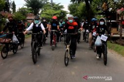 Bersepeda, Gubernur Khofifah serukan disiplin protokol kesehatan