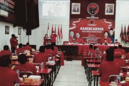 Risma minta perolehan kursi PDIP Surabaya bisa naik pada Pemilu 2024