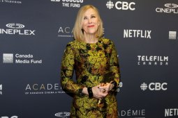 Serial komedi "Schitt's Creek" borong penghargaan  di Emmy Award