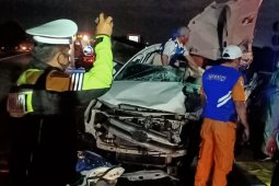 Tiga orang tewas akibat tabrakan mobil vs truk di Tol Sumo