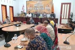 Bawaslu Bangka Tengah bahas upaya antisipasi kerumunan saat penetapan calon