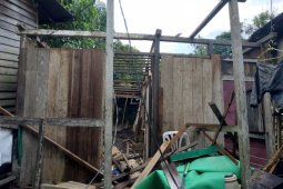 Pemerintah akan bangun rumah Bastiansyah yang roboh saat banjir