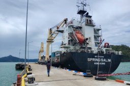 Kapal Hongkong kembali bersandar di Pelabuhan Calang, ini yang diangkutnya