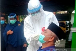 Bupati Aceh Barat wajibkan seluruh pejabat daerah jalani tes swab, setelah dirinya positif COVID-19