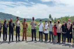 Kapolres Tapteng dan wabup tinjau kampung "Paten Inspirasi" di Pandan