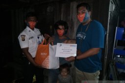 BNI Putussibau bantu korban rumah roboh akibat banjir