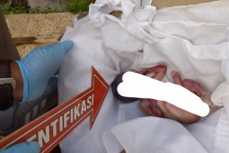 Petani temukan bayi dengan ari-ari belum terpotong di sungai