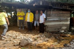 Wali Kota Padangsidimpuan kunjungi korban banjir