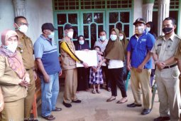 Bupati Pringsewu ikut antar pulang pasien sembuh dari COVID-19