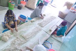 Usaha amplang di Samarinda terdampak COVID-19